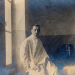 Giuseppe Solaro, direttore dell'Ospedale chirurgico mobile Città di Milano, fotografato nella sala operatoria dell'Ospedale a Quisca (oggi Kojsko)
